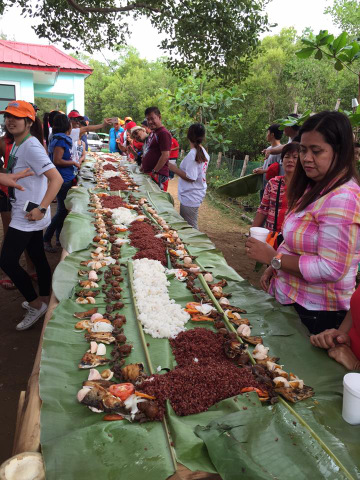 Boodle Fight Breakfast at the Bued mangrove with Alaminos City administrator, Dr. Gellado.